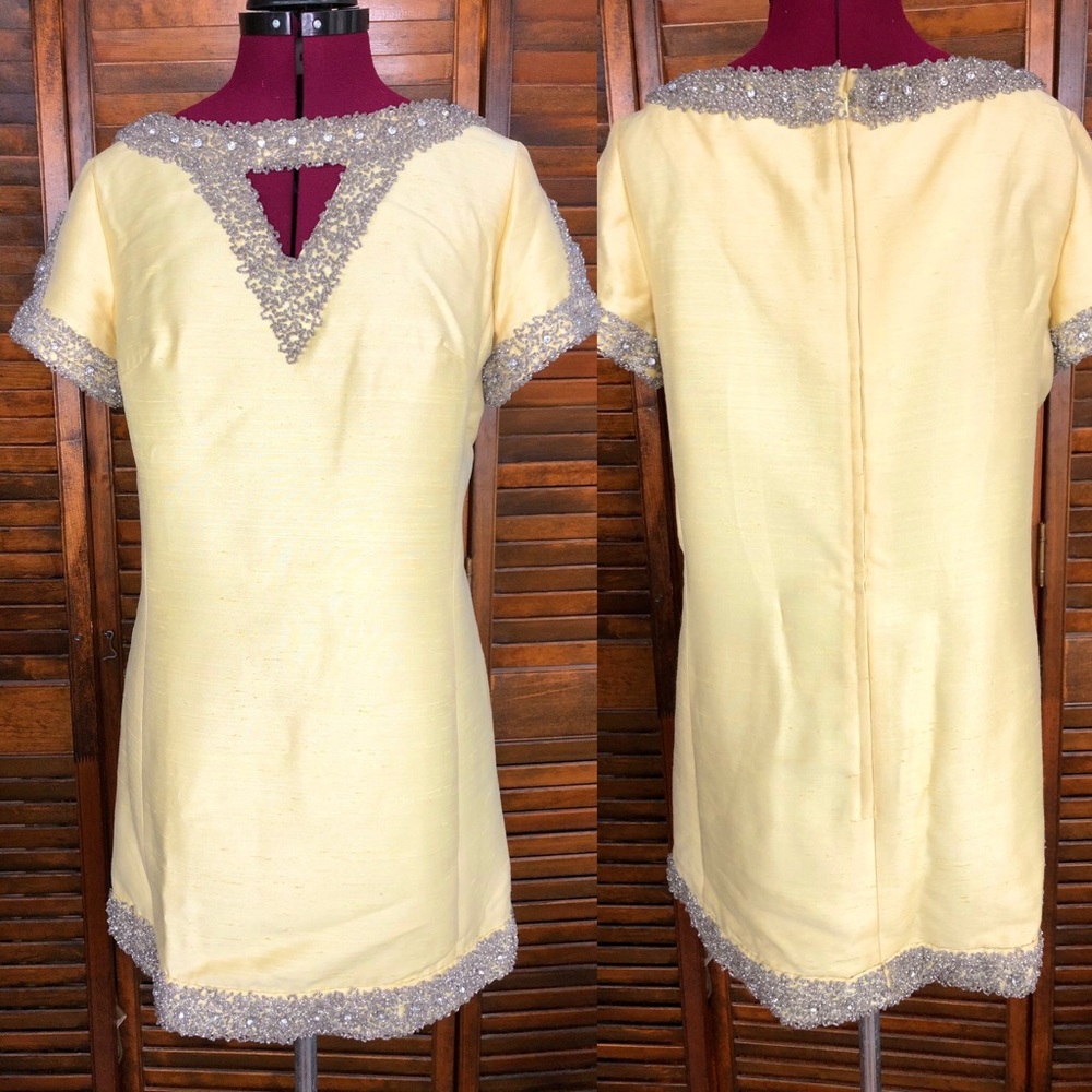 Moving sale!! Mod Vintage 1960s Mini Dress